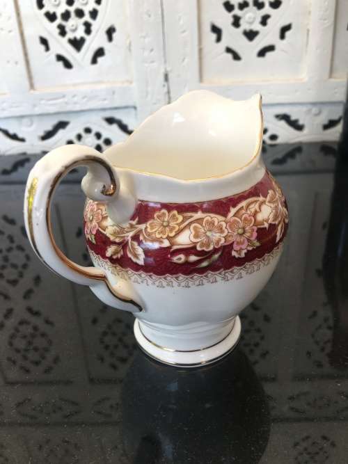 Stunning c1940s "BRIAR ROSE" Tuscan Fine Bone China Red & Gold Gilt Creamer