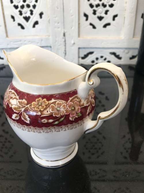 Stunning c1940s "BRIAR ROSE" Tuscan Fine Bone China Red & Gold Gilt Creamer