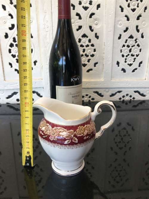 Stunning c1940s "BRIAR ROSE" Tuscan Fine Bone China Red & Gold Gilt Creamer