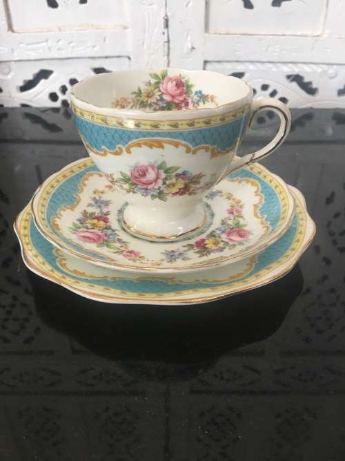 Beautiful Rare Vintage Windsor Blue By Foley. Blue Edge Multifloral Scalloped Footed Cup Tea Trio