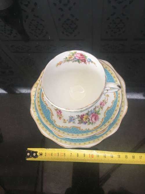 Beautiful Rare Vintage Windsor Blue By Foley. Blue Edge Multifloral Scalloped Footed Cup Tea Trio