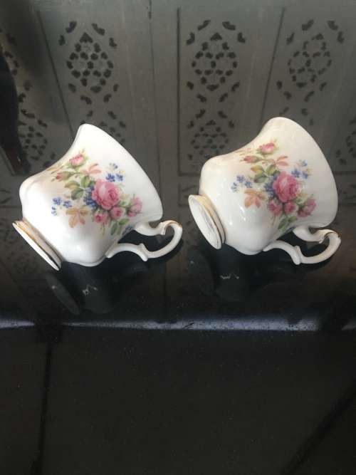 2 Beautiful Royal Albert Moss Rose Tea Cups in Excellent condition.