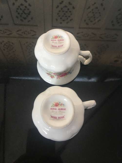2 Beautiful Royal Albert Moss Rose Tea Cups in Excellent condition.