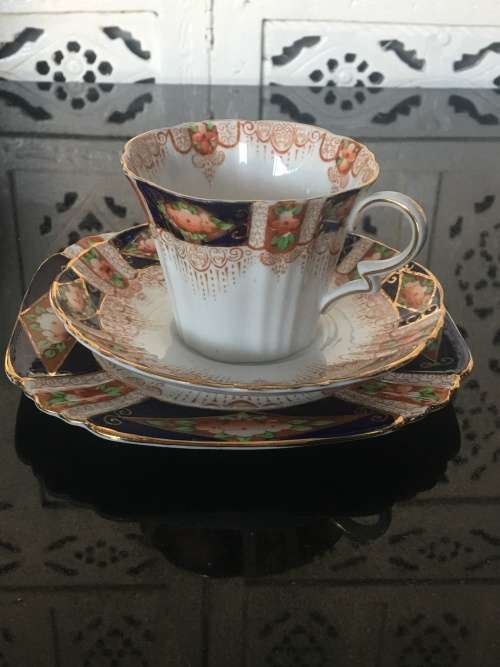 Ultra Rare 1930's Royal Albert Pat: no: 7495 Scalloped Royal Imari Pattern Blue & Gold Gilt Tea Trio
