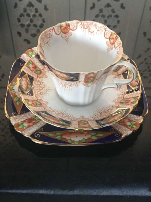 Ultra Rare 1930's Royal Albert Pat: no: 7495 Scalloped Royal Imari Pattern Blue & Gold Gilt Tea Trio