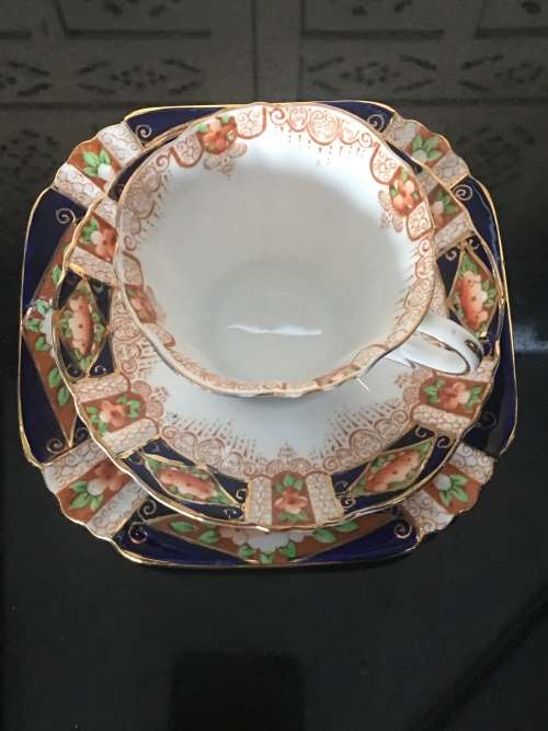 Ultra Rare 1930's Royal Albert Pat: no: 7495 Scalloped Royal Imari Pattern Blue & Gold Gilt Tea Trio