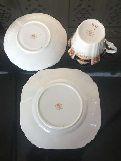 Ultra Rare 1930's Royal Albert Pat: no: 7495 Scalloped Royal Imari Pattern Blue & Gold Gilt Tea Trio