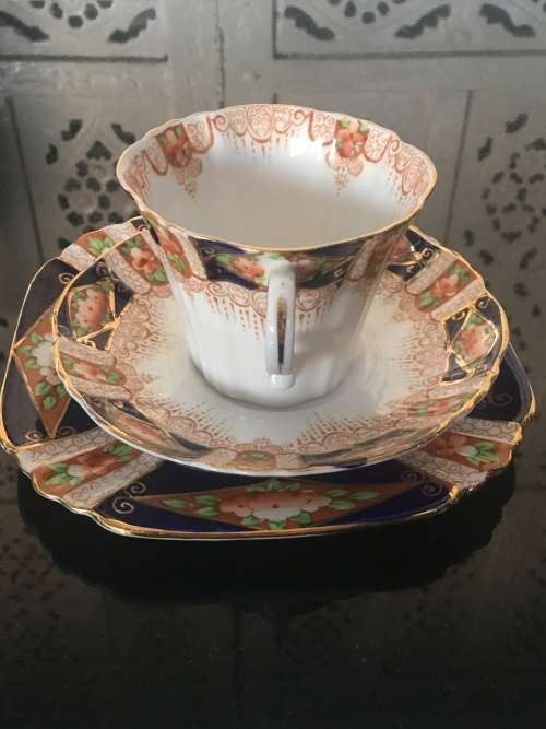 Ultra Rare 1930's Royal Albert Pat: no: 7495 Scalloped Royal Imari Pattern Blue & Gold Gilt Tea Trio