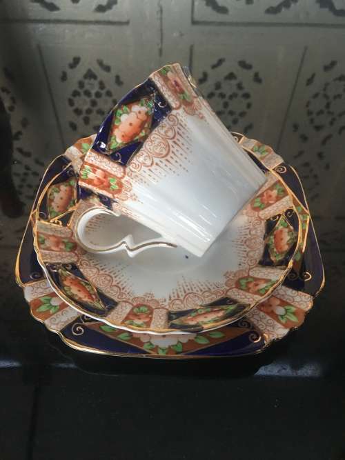 Ultra Rare 1930's Royal Albert Pat: no: 7495 Scalloped Royal Imari Pattern Blue & Gold Gilt Tea Trio