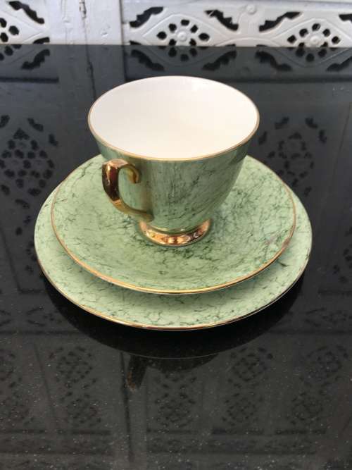 Wow!!! Collectors Rare  c1950s  Royal Albert Gossamer,Green & Gold Gilt, Smooth Shape. Std Size.