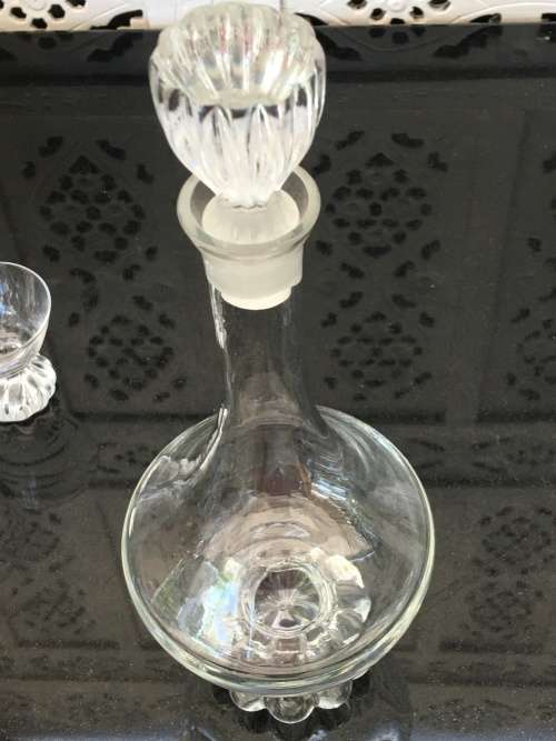 Beautiful Vintage Bubble Footed Glass Sherry Decanter & 3 matching shot glasses.