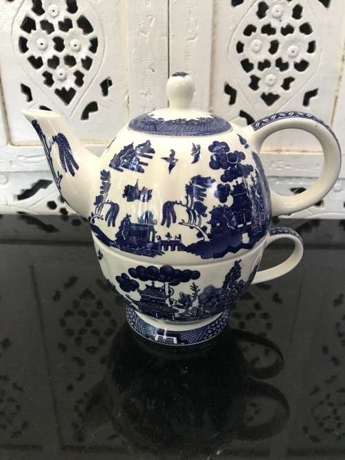 Rare Vintage William James Blue Willow Tea For One. Teapot On Cup Combo. Mint Condition