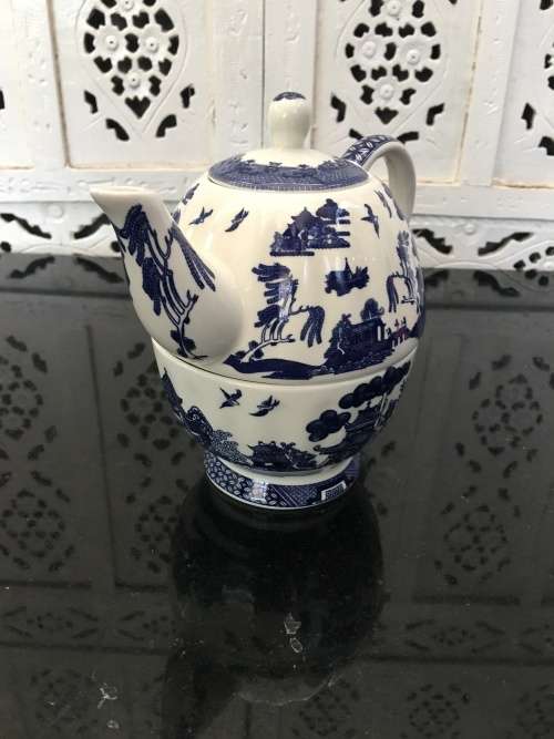 Rare Vintage William James Blue Willow Tea For One. Teapot On Cup Combo. Mint Condition
