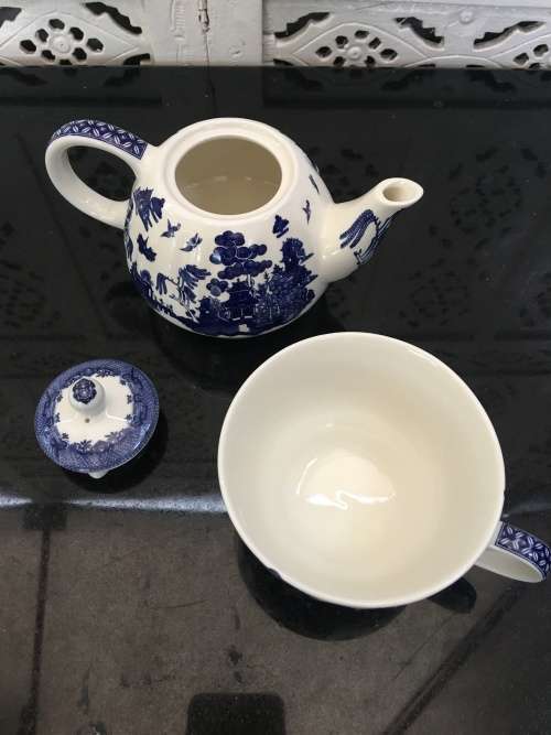 Rare Vintage William James Blue Willow Tea For One. Teapot On Cup Combo. Mint Condition