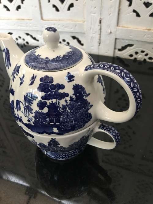 Rare Vintage William James Blue Willow Tea For One. Teapot On Cup Combo. Mint Condition