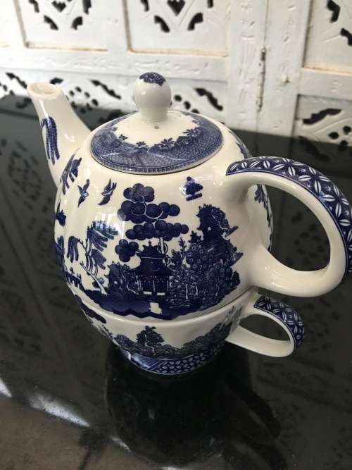 Rare Vintage William James Blue Willow Tea For One. Teapot On Cup Combo. Mint Condition