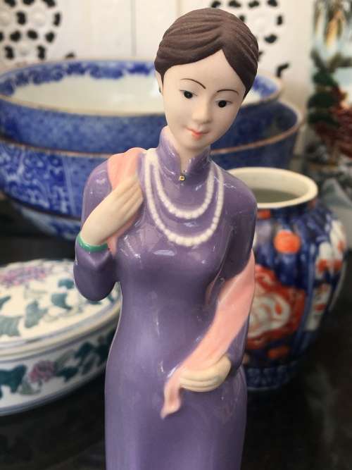 Absolutely Beautiful Collectors Vintage Vietnamese Minh Leong Fine Porcelain Lady Figurines