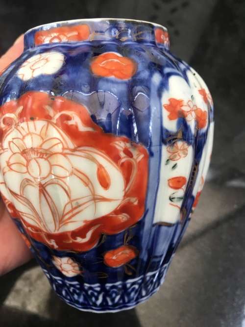 Absolutely Stunning Small Antique 1800s Japanese Ribbed Imari Porcelain Vase