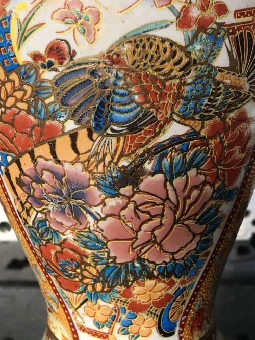 Stunning 20th Century Japanese Kutani Satsuma Lidded Temple Urn Birds & Floral & Gold Gilt