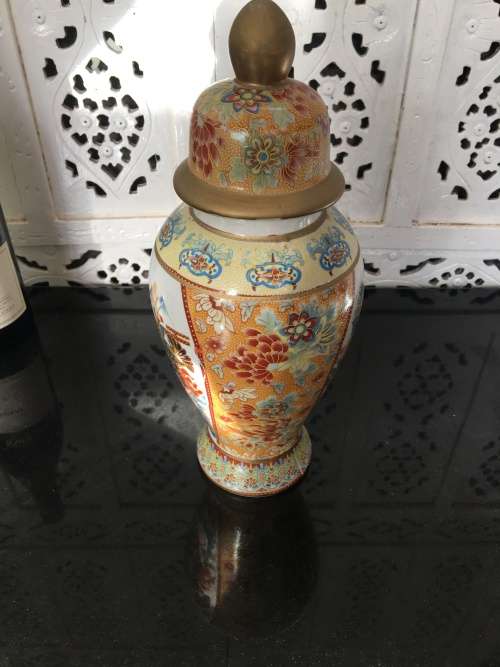 Stunning 20th Century Japanese Kutani Satsuma Lidded Temple Urn Birds & Floral & Gold Gilt