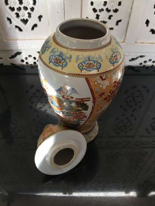 Stunning 20th Century Japanese Kutani Satsuma Lidded Temple Urn Birds & Floral & Gold Gilt