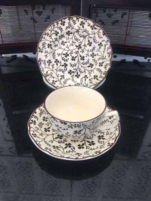 Collectors Laura Ashley Susanna Johnson Brothers England Porcelain Tea Trio (Brown)