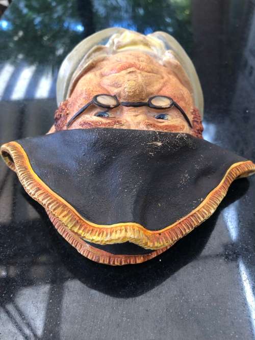 WOW !!! MR BUMBLES - LEGEND PRODUCTS CHALKWARE FIGURINE FROM OLIVER TWIST