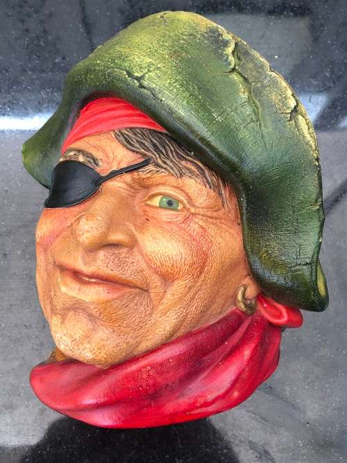 WOW !!! SMUGGLER - VINTAGE LEGEND PRODUCTS CHALKWARE 3D WALL HANGING FIGURINE