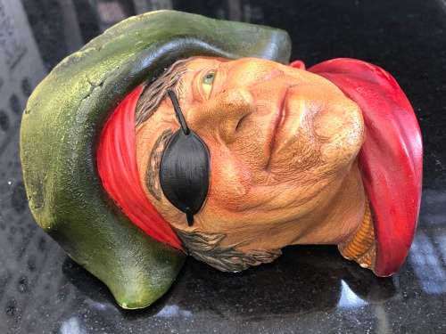WOW !!! SMUGGLER - VINTAGE LEGEND PRODUCTS CHALKWARE 3D WALL HANGING FIGURINE