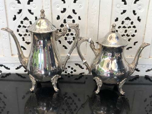 WOW !!!! STUNNING VINTAGE SILVERPLATE TEA AND COFFEE SET ON A TRAY  - SUGAR AND LIDDED CREAMER