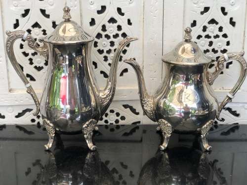 WOW !!!! STUNNING VINTAGE SILVERPLATE TEA AND COFFEE SET ON A TRAY  - SUGAR AND LIDDED CREAMER