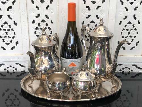WOW !!!! STUNNING VINTAGE SILVERPLATE TEA AND COFFEE SET ON A TRAY  - SUGAR AND LIDDED CREAMER