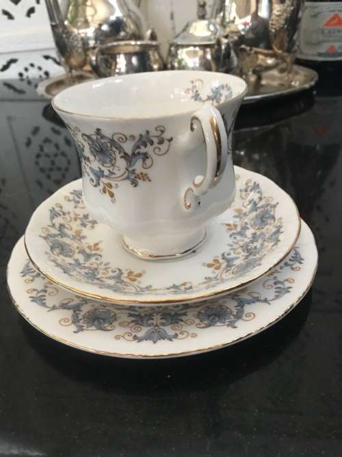Stunning Vintage Paragon "Tuscany" Tea Trio, By Appointment to Her Majesty The Queen.