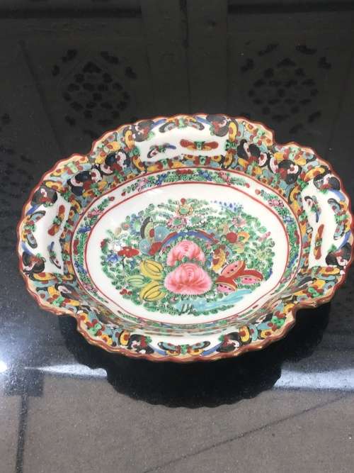 A Beautiful Hand Painted Vintage c1960's Chinese Famille Rose Sweet Dish Made in China Stamp