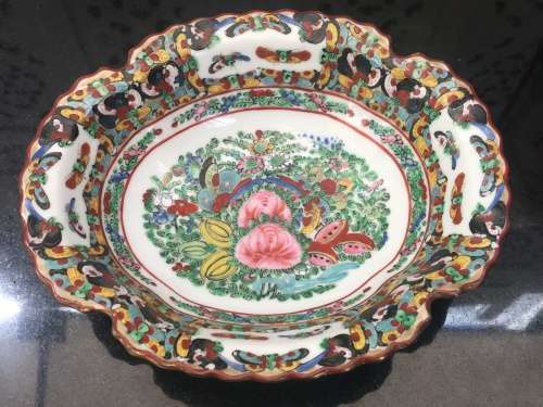 A Beautiful Hand Painted Vintage c1960's Chinese Famille Rose Sweet Dish Made in China Stamp