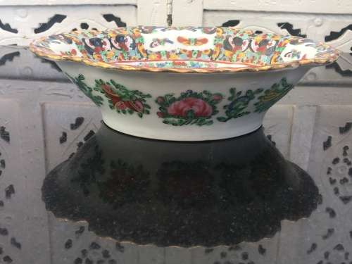 A Beautiful Hand Painted Vintage c1960's Chinese Famille Rose Sweet Dish Made in China Stamp
