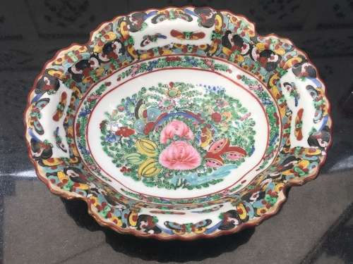 A Beautiful Hand Painted Vintage c1960's Chinese Famille Rose Sweet Dish Made in China Stamp