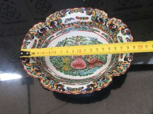 A Beautiful Hand Painted Vintage c1960's Chinese Famille Rose Sweet Dish Made in China Stamp