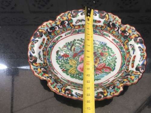 A Beautiful Hand Painted Vintage c1960's Chinese Famille Rose Sweet Dish Made in China Stamp