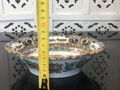 A Beautiful Hand Painted Vintage c1960's Chinese Famille Rose Sweet Dish Made in China Stamp
