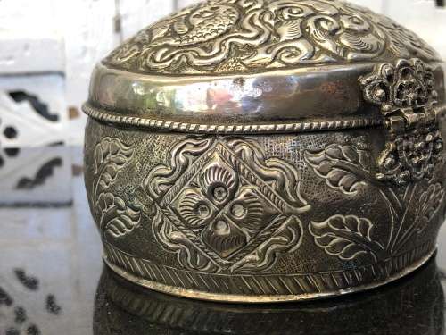 WOW !!! GORGEOUS VINTAGE LIDDED SILVER PLATED VELVET LINED INDIAN TRINKET BOX
