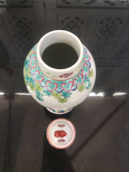 Chinese Jiangxi Jingdezhen Reputable Porcelain Vase . Early Peoples Republic period 1949-1960s