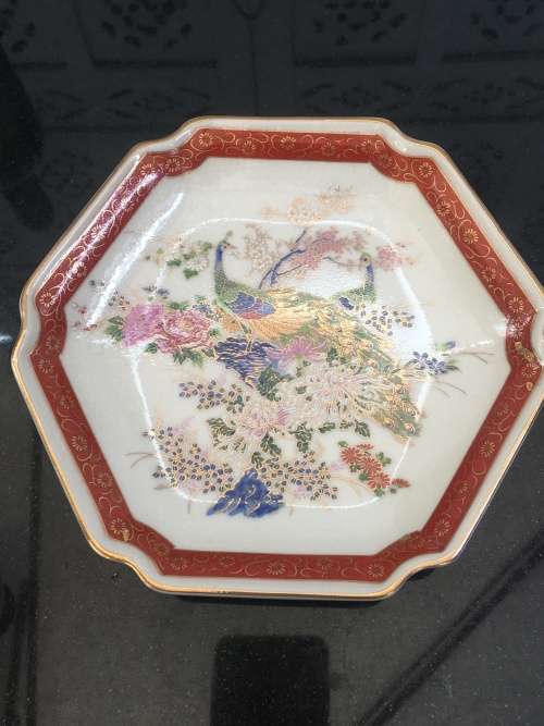 Stunning  c1920-1940s Japanese Satsuma Crackle Glazed Lidded Display Plate. Marking on Base