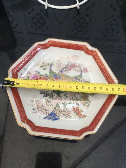 Stunning  c1920-1940s Japanese Satsuma Crackle Glazed Lidded Display Plate. Marking on Base