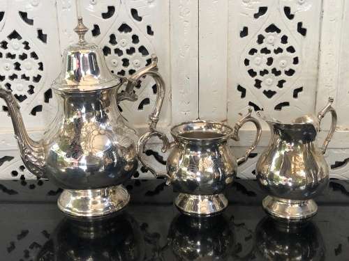 WOW !!! GORGEOUS VINTAGE SILVER PLATED TEA SET ON A SILVER PLATED TWIN HANDLED TRAY