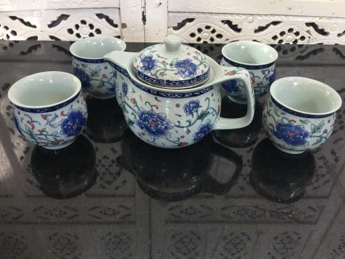 Lovely Chinese Porcelain Kung Fu Tea Set With double walled Cups and Tea Pot with infuser.