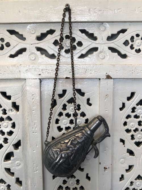 WOW !!! STUNNING VINTAGE PEWTER POWDER FLASK WITH EXCEPTIONAL DETAILS