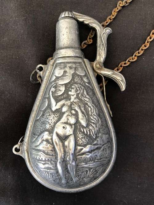 WOW !!! STUNNING VINTAGE PEWTER POWDER FLASK WITH EXCEPTIONAL DETAILS