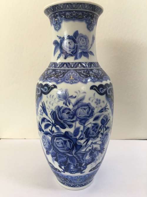 Beautiful Vintage Japan Imperial Imari Blue & White Fine Porcelain Vase with Stamp & BWA Sticker