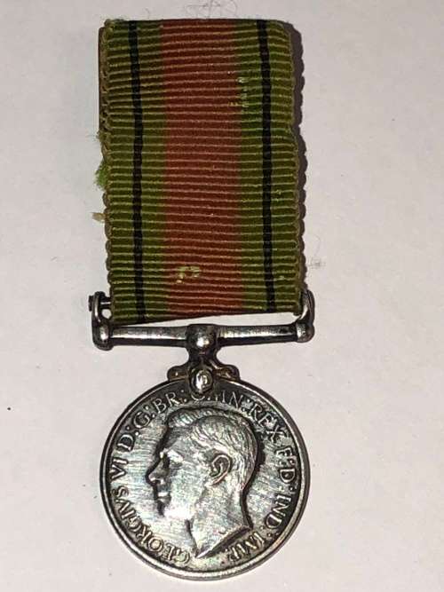 STERLING SILVER KING GEORGE VI - 1939 TO 1945 WW2 DEFENCE MINI MEDAL COMPLETE WITH THE RIBBON 7.1g